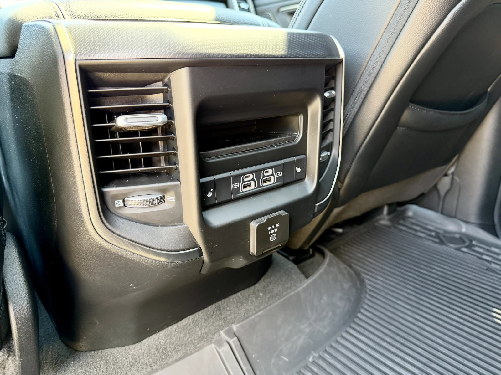 Dodge RAM 1500 QuadCab Long 5.7 HEMI V8 REBEL/Head-up/Harman/Пано, снимка 13 - Автомобили и джипове - 54999142