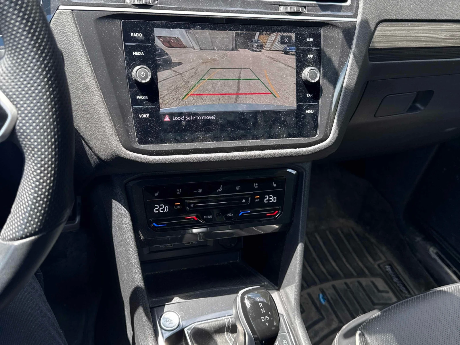 VW Tiguan * Highline R Line * CARFAX * , снимка 9 - Автомобили и джипове - 56030387