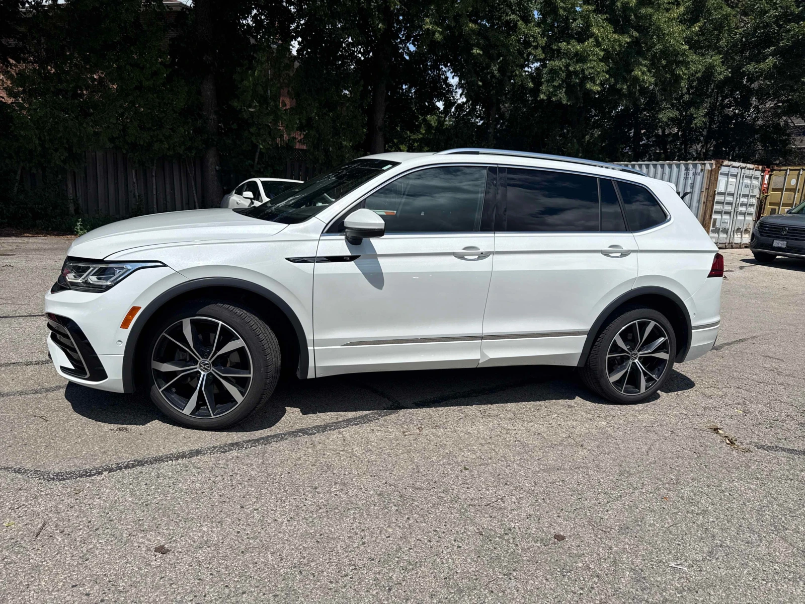 VW Tiguan * Highline R Line * CARFAX * , снимка 2 - Автомобили и джипове - 56030387