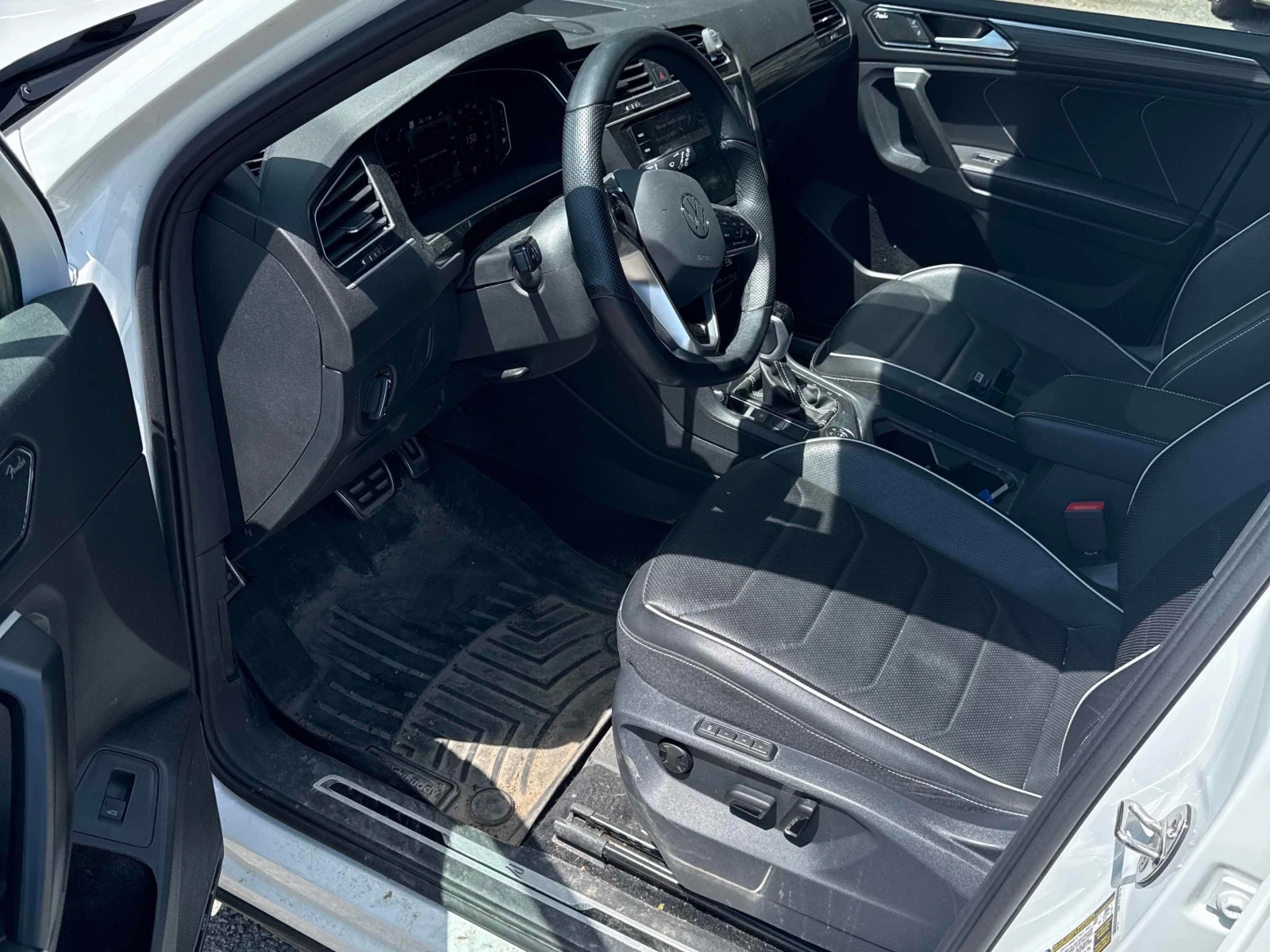 VW Tiguan * Highline R Line * CARFAX * , снимка 5 - Автомобили и джипове - 56030387