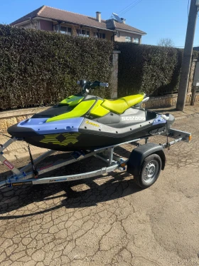 Джет Bombardier Sea Doo Spark trixx 3up, снимка 2 - Воден транспорт - 49088922