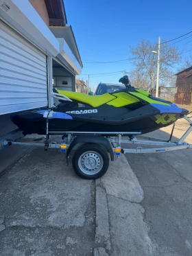 Джет Bombardier Sea Doo Spark trixx 3up, снимка 5 - Воден транспорт - 49551984