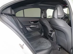 Mercedes-Benz E 200 AMG Night , снимка 4