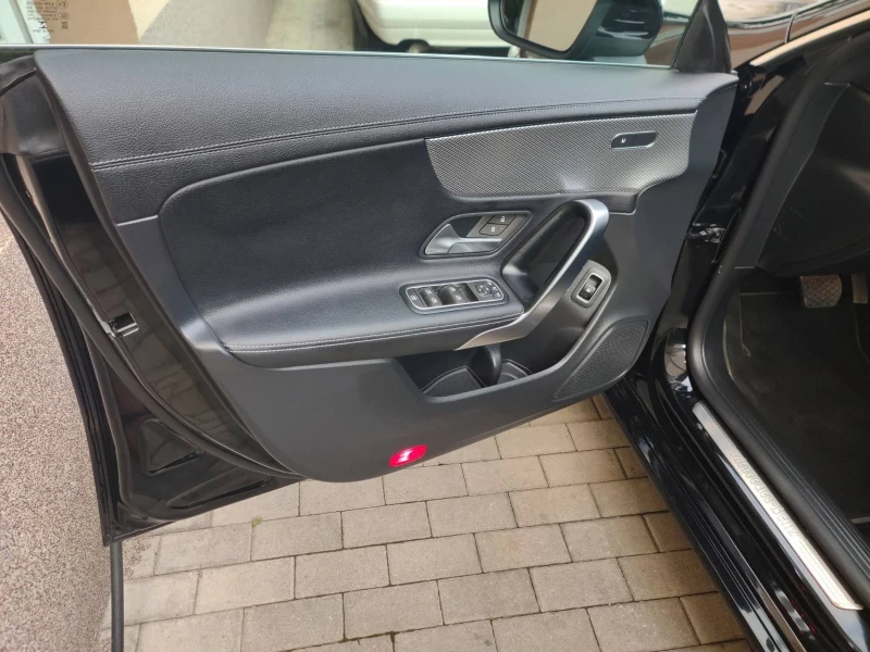Mercedes-Benz CLA 250, снимка 5 - Автомобили и джипове - 52321651