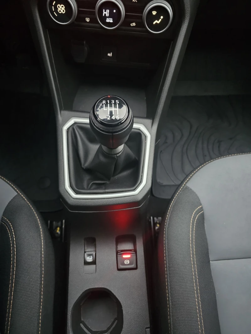 Dacia Sandero 1.0 TCe 90 Stop&Start LPG, снимка 10 - Автомобили и джипове - 52621778