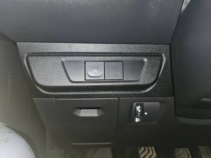 Dacia Sandero 1.0 TCe 90 Stop&Start LPG, снимка 11 - Автомобили и джипове - 52621778