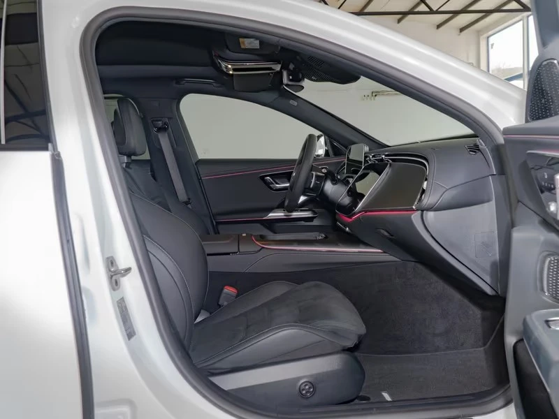 Mercedes-Benz E 200 AMG Night , снимка 3 - Автомобили и джипове - 54278751