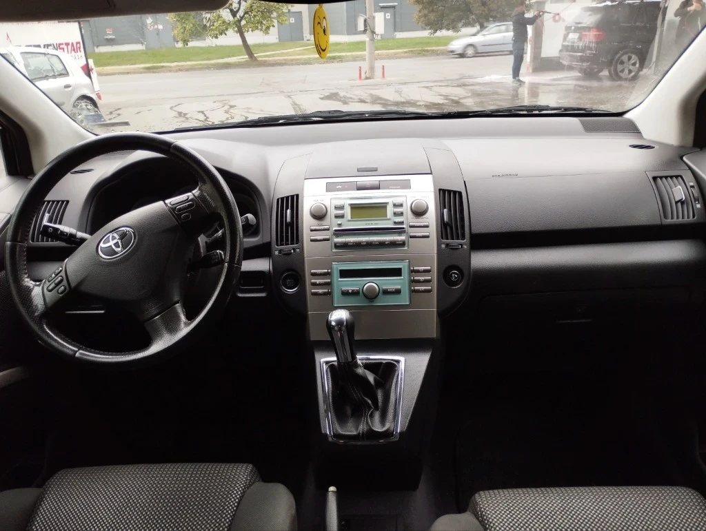 Toyota Corolla verso 7места - изображение 7