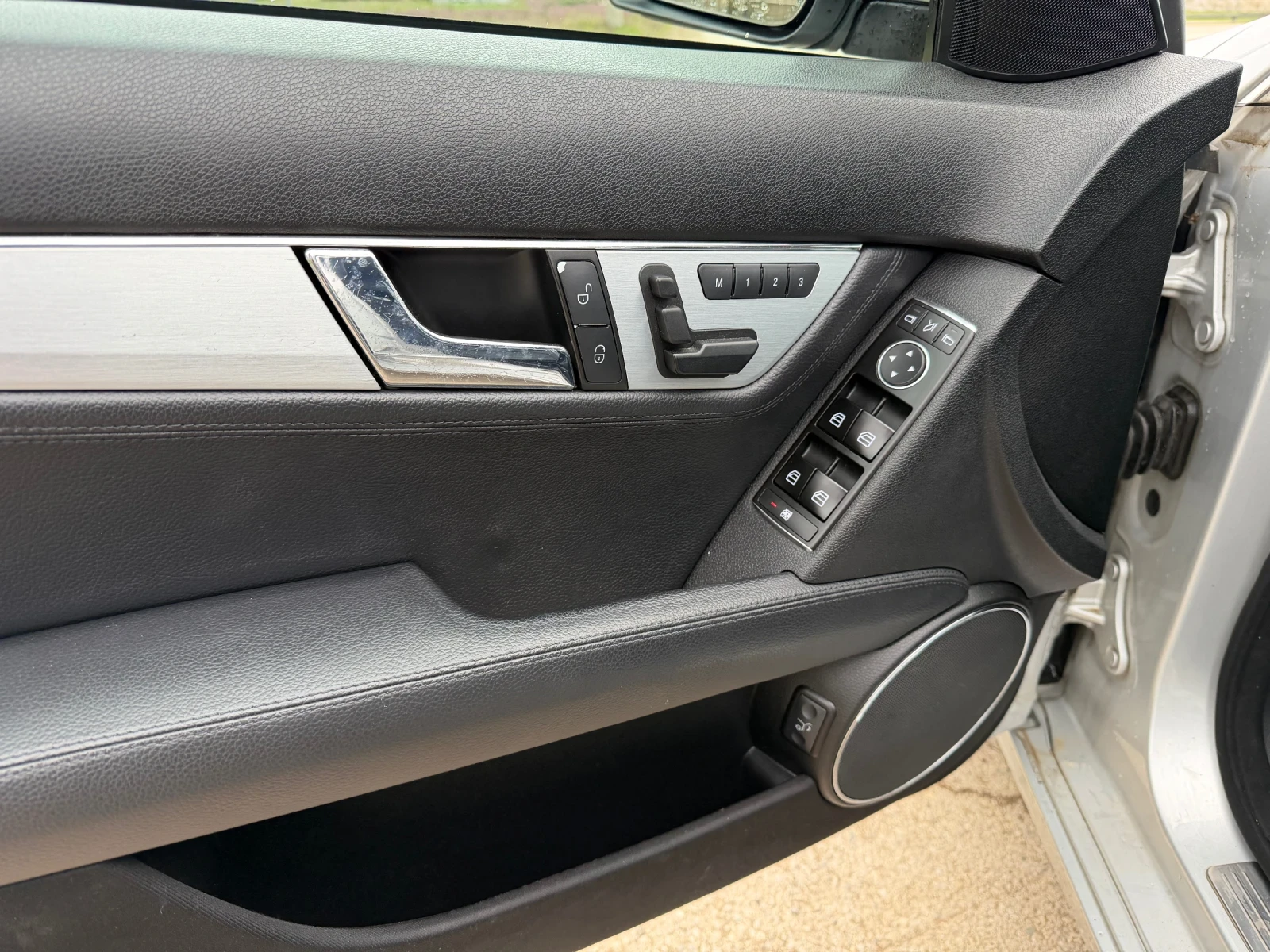 Mercedes-Benz C 320 AVANTGARDE, снимка 9 - Автомобили и джипове - 53949752