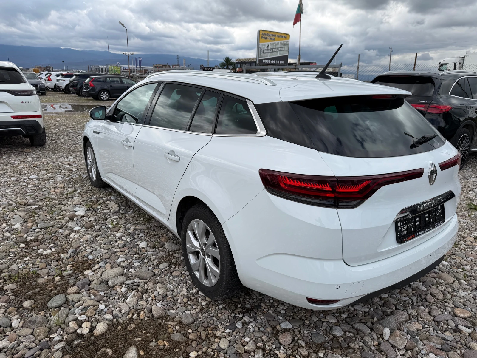 Renault Megane 1.5 DCI(КАТО НОВ), снимка 7 - Автомобили и джипове - 54054669