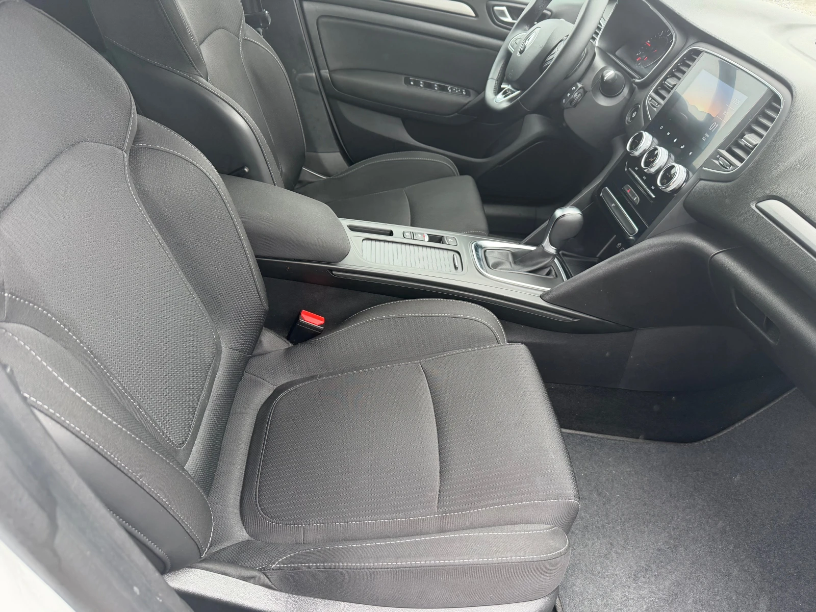 Renault Megane 1.5 DCI(КАТО НОВ), снимка 10 - Автомобили и джипове - 54054669