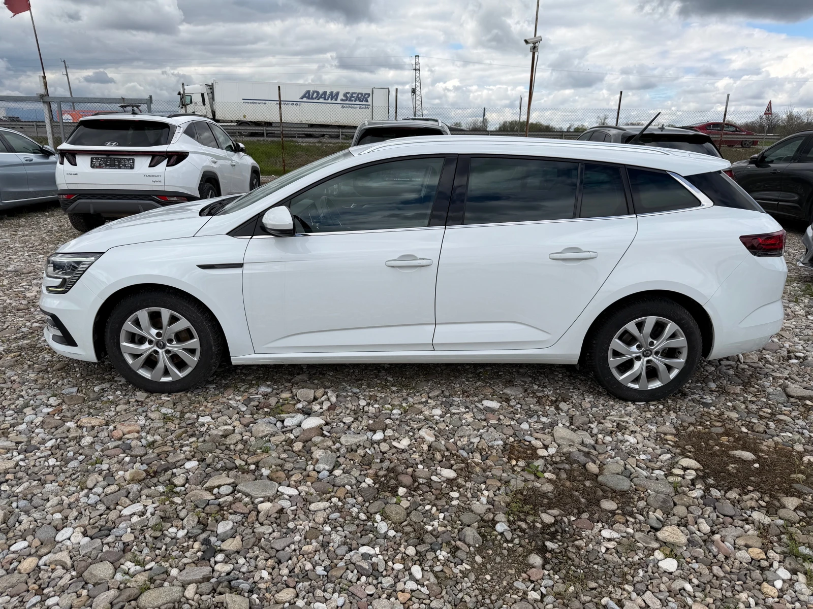 Renault Megane 1.5 DCI(КАТО НОВ), снимка 8 - Автомобили и джипове - 54054669