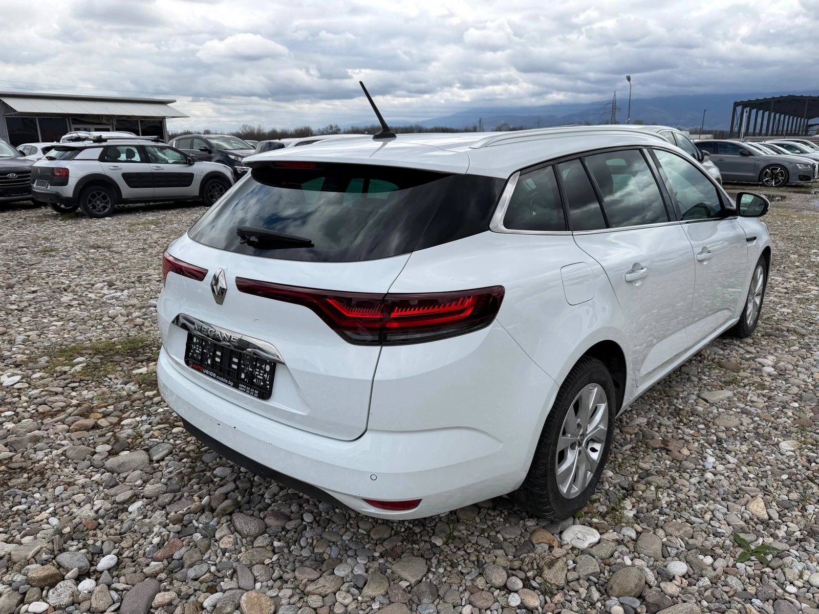 Renault Megane 1.5 DCI(КАТО НОВ), снимка 5 - Автомобили и джипове - 54054669