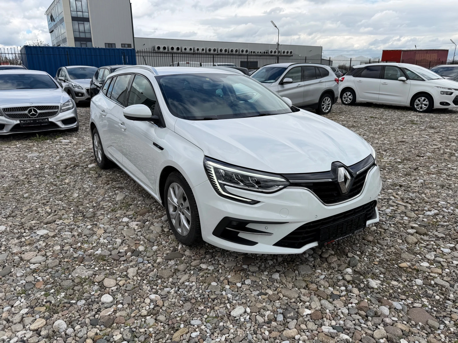 Renault Megane 1.5 DCI(КАТО НОВ), снимка 3 - Автомобили и джипове - 54054669
