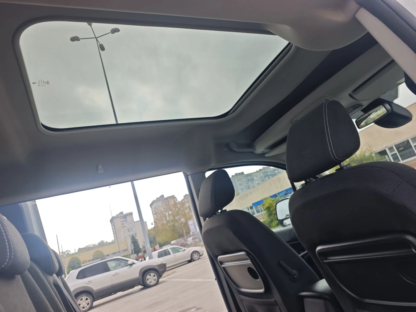Ford Tourneo Connect 1.5TDCI* РАМПА ИНВАЛИДИ* ОТЛИЧЕН* , снимка 11 - Автомобили и джипове - 54482971