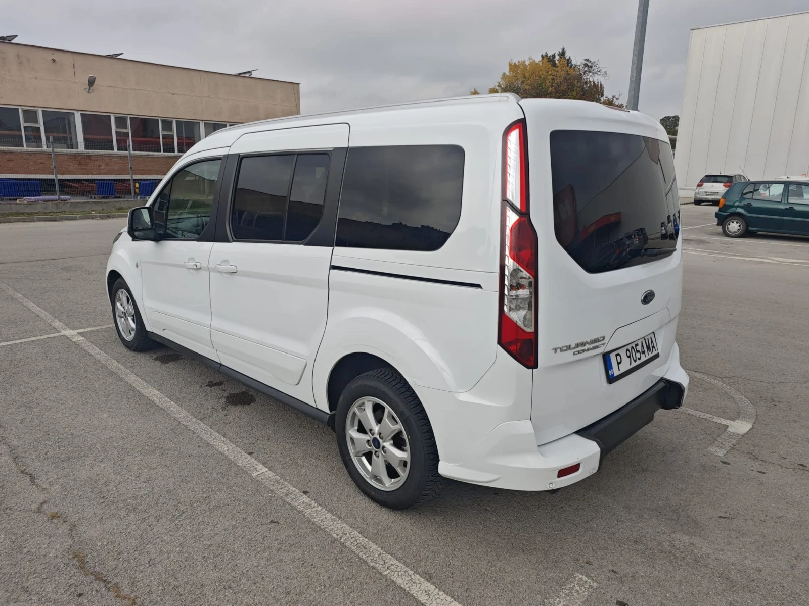 Ford Tourneo Connect 1.5TDCI* РАМПА ИНВАЛИДИ* ОТЛИЧЕН* , снимка 3 - Автомобили и джипове - 54482971