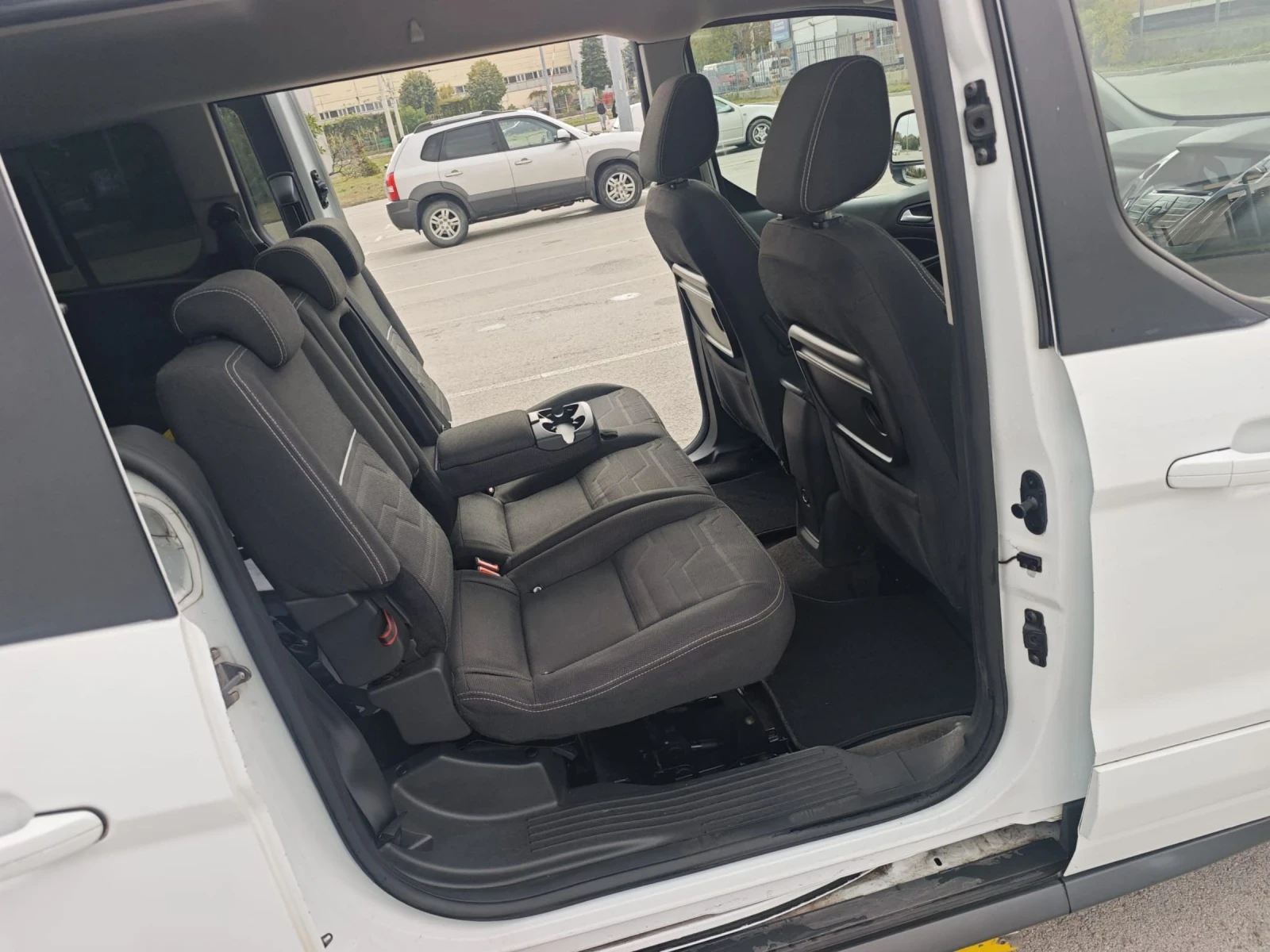Ford Tourneo Connect 1.5TDCI* РАМПА ИНВАЛИДИ* ОТЛИЧЕН* , снимка 9 - Автомобили и джипове - 54482971