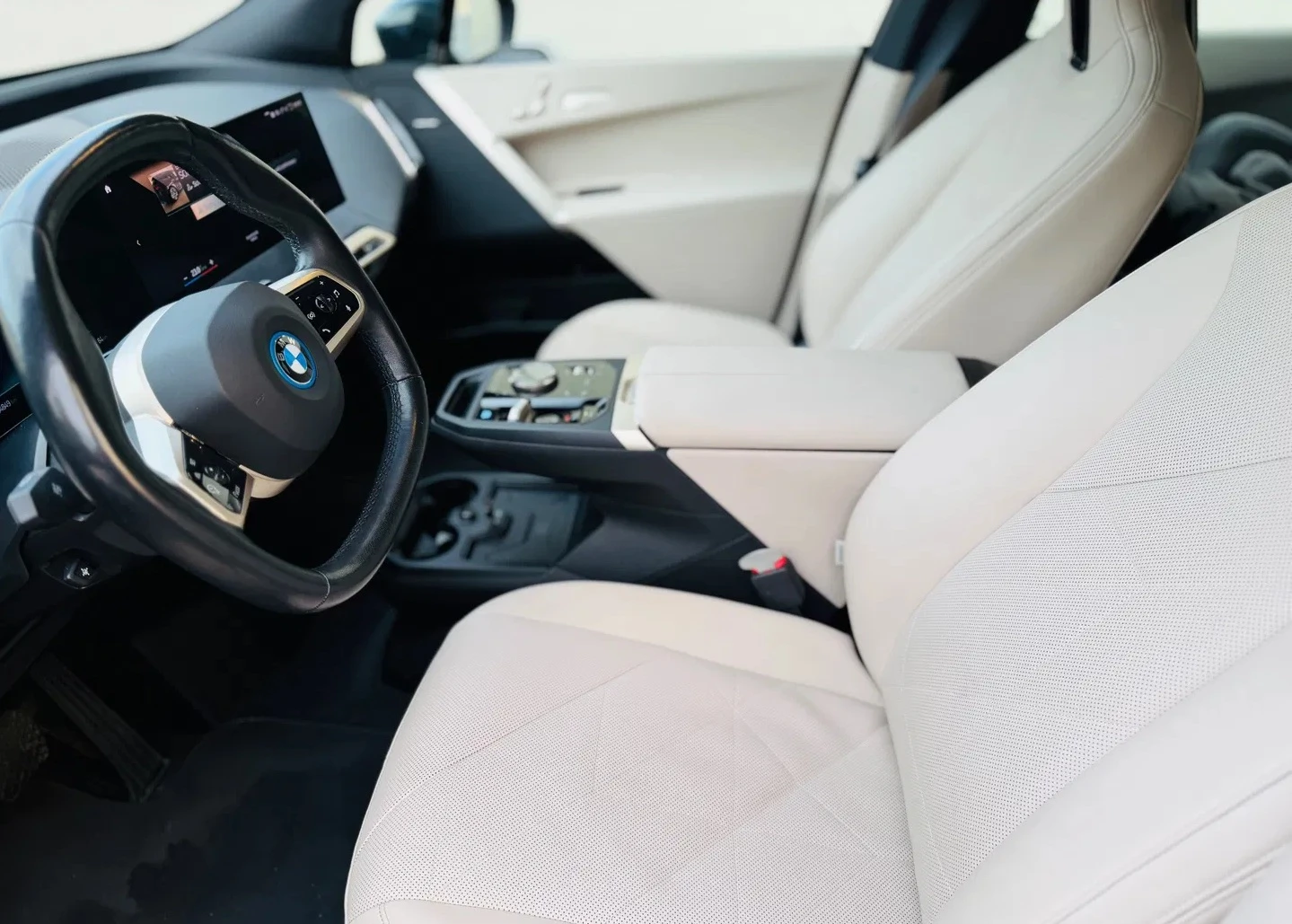 BMW iX xDrive40, снимка 3 - Автомобили и джипове - 55401454