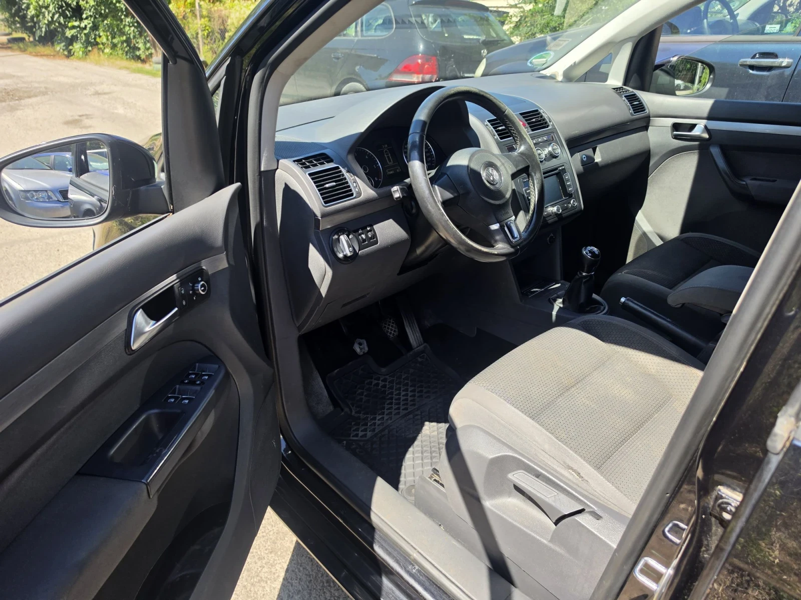 VW Touran 1.6тди 106кс.6 скорости Германия , снимка 5 - Автомобили и джипове - 55683084