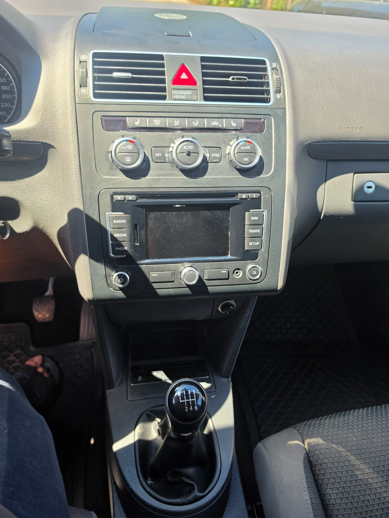 VW Touran 1.6тди 106кс.6 скорости Германия , снимка 7 - Автомобили и джипове - 55683084