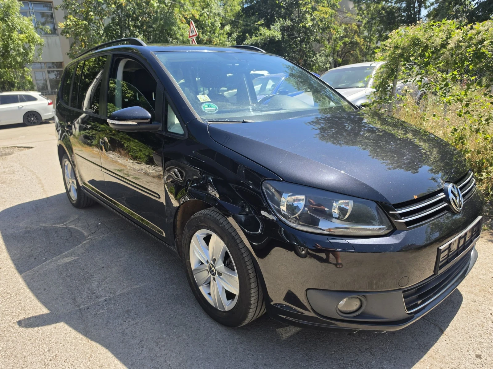 VW Touran 1.6тди 106кс.6 скорости Германия , снимка 2 - Автомобили и джипове - 55683084