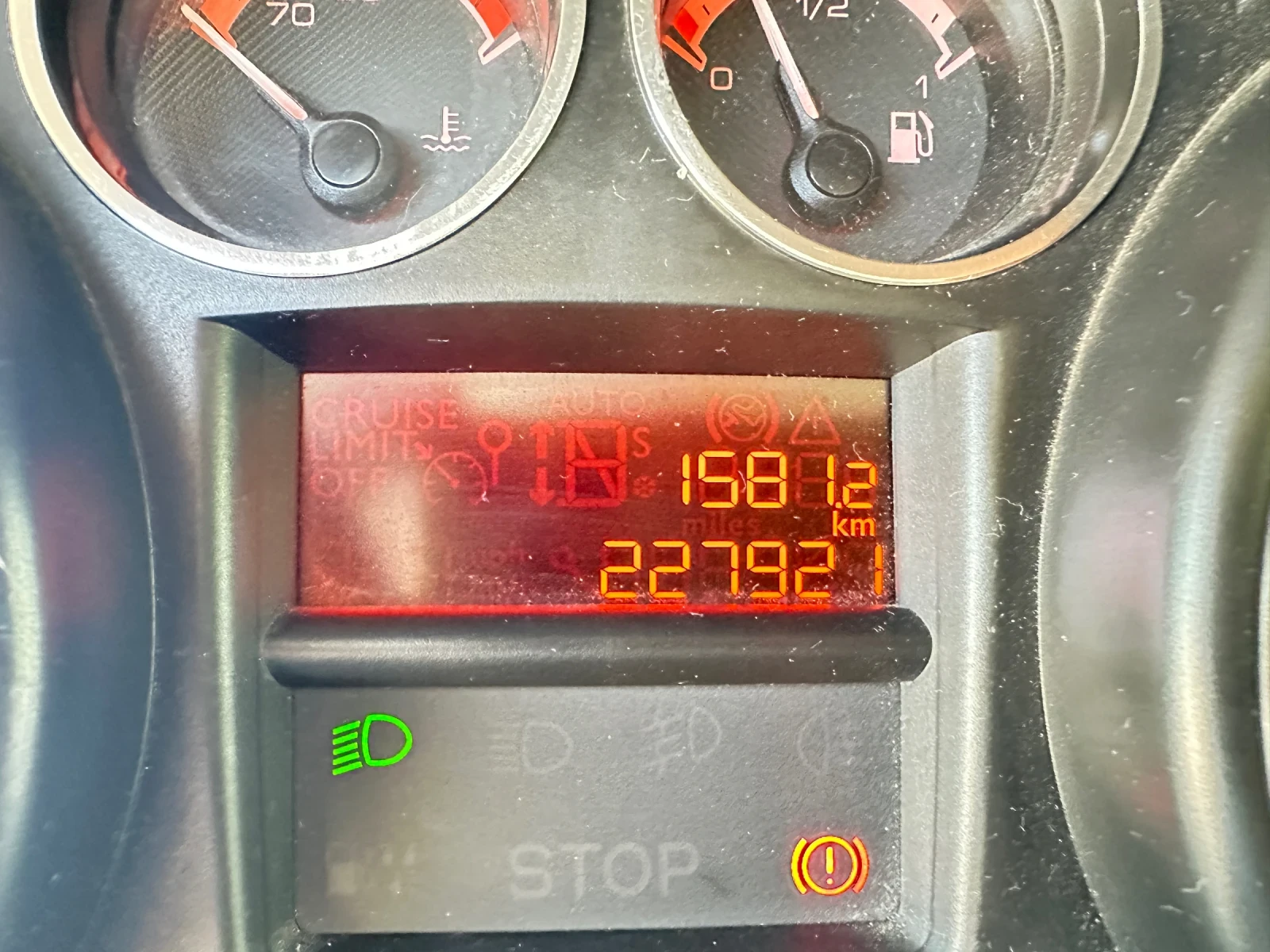 Peugeot 308 1.6 hdi, снимка 9 - Автомобили и джипове - 55886448