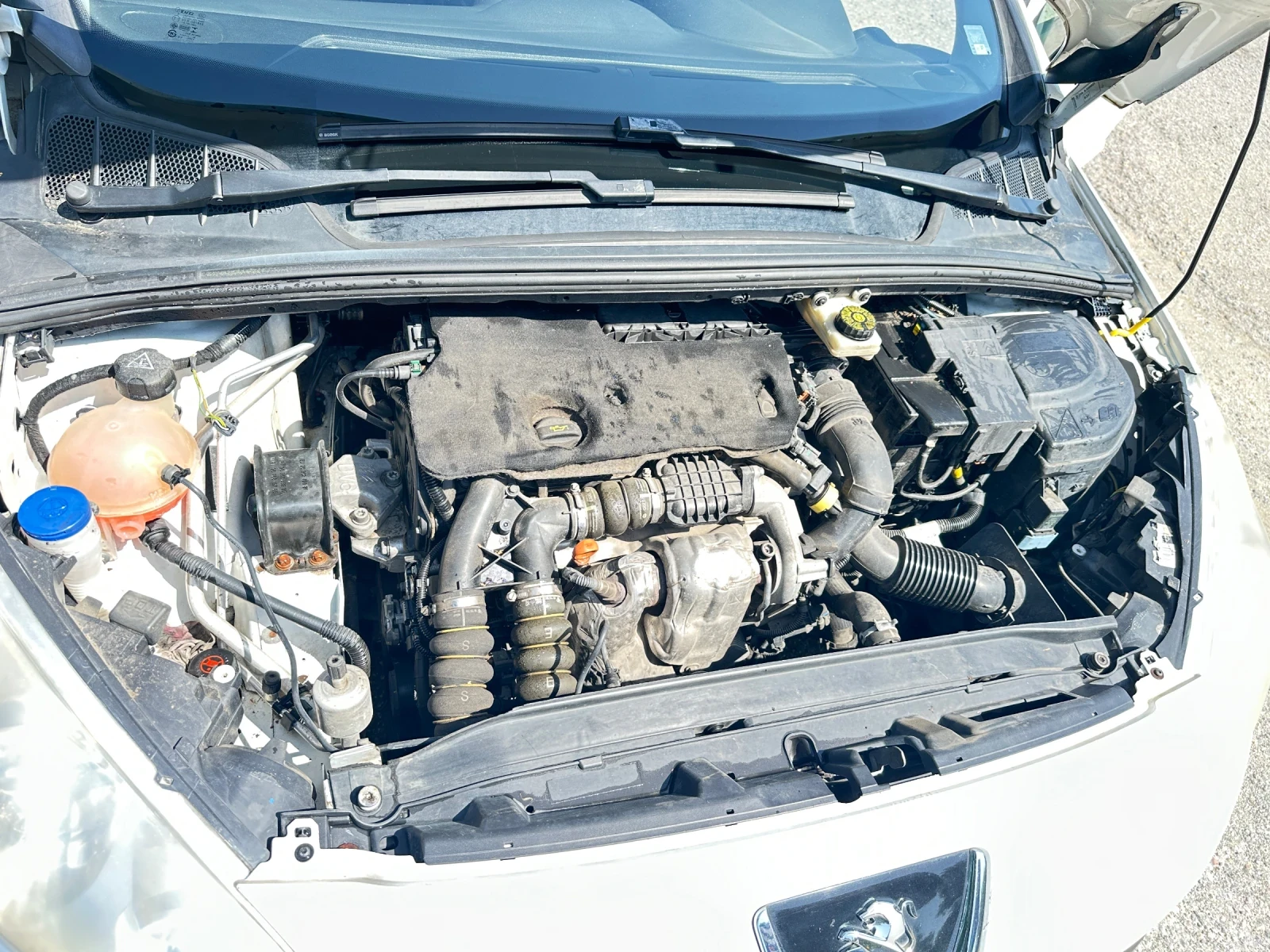 Peugeot 308 1.6 hdi, снимка 12 - Автомобили и джипове - 55886448