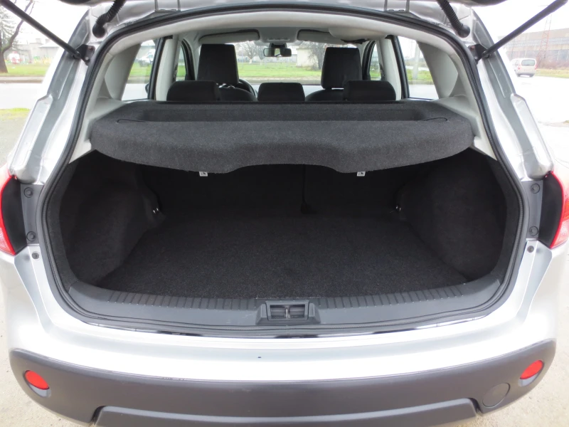 Nissan Qashqai 1.6 i , снимка 16 - Автомобили и джипове - 53379570