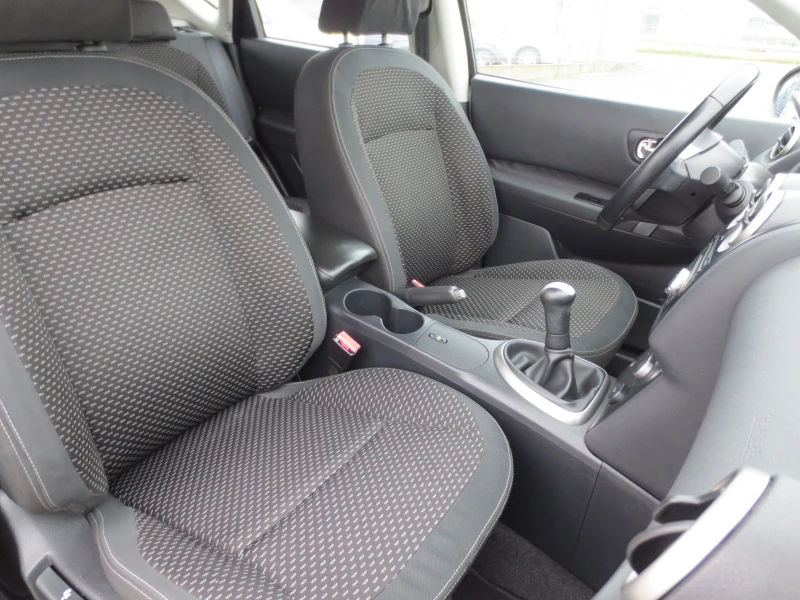 Nissan Qashqai 1.6 i , снимка 14 - Автомобили и джипове - 53379570