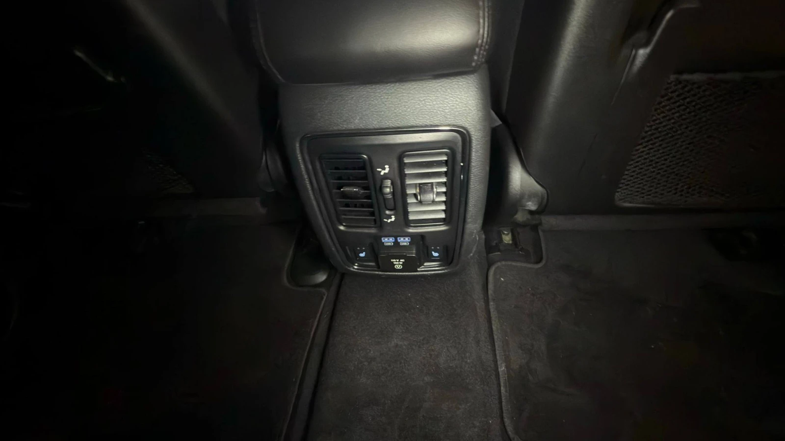 Jeep Grand cherokee 3.6 V6 Limitet WK2 Очакваме внос , снимка 12 - Автомобили и джипове - 53998309