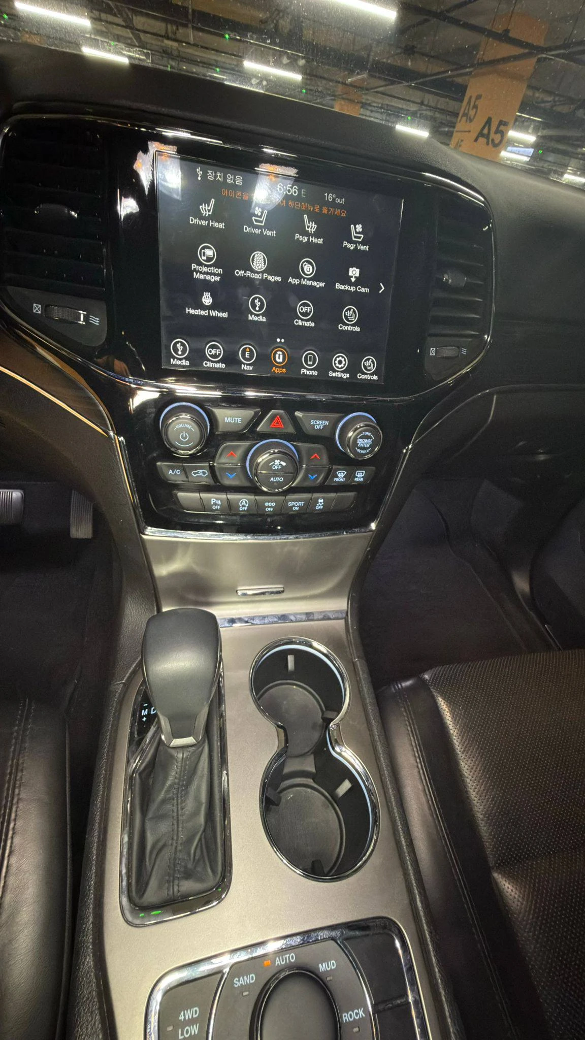 Jeep Grand cherokee 3.6 V6 Limitet WK2 Очакваме внос , снимка 17 - Автомобили и джипове - 53998309