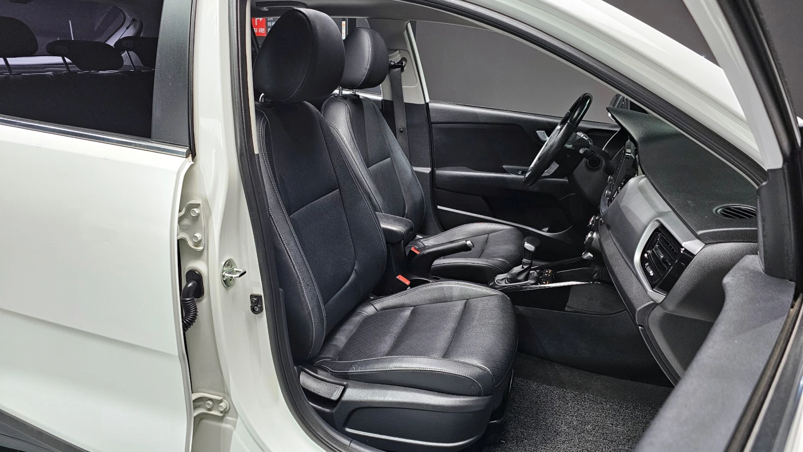 Kia Stonic 1.6 Prestige autogeorge.com, снимка 9 - Автомобили и джипове - 54136495