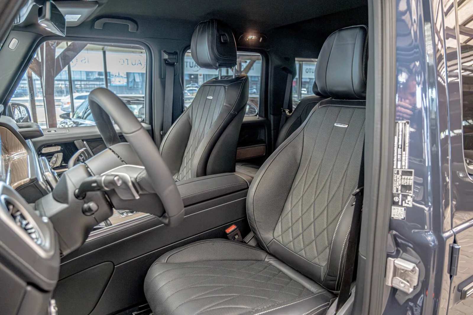 Mercedes-Benz G 450 AMG Line/Exclusive Line/MBUX/Ambient/Камера 360/Me, снимка 9 - Автомобили и джипове - 54870419