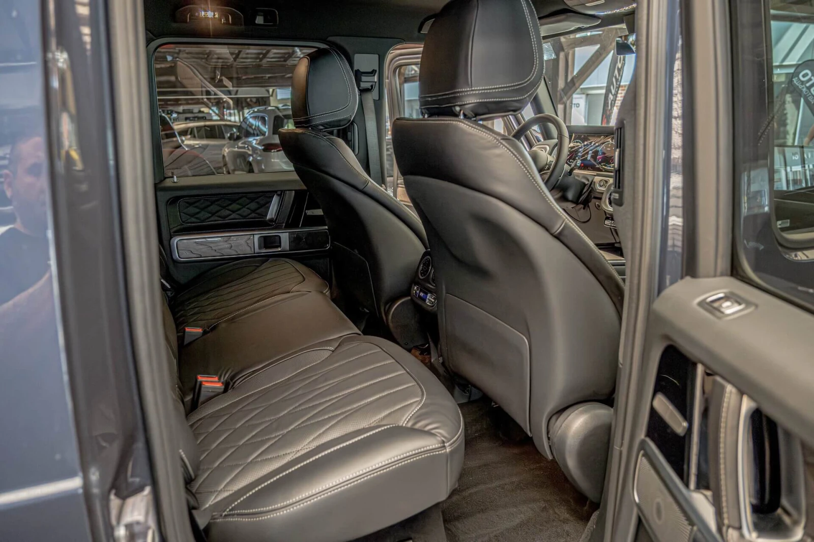 Mercedes-Benz G 450 AMG Line/Exclusive Line/MBUX/Ambient/Камера 360/Me, снимка 10 - Автомобили и джипове - 54870419