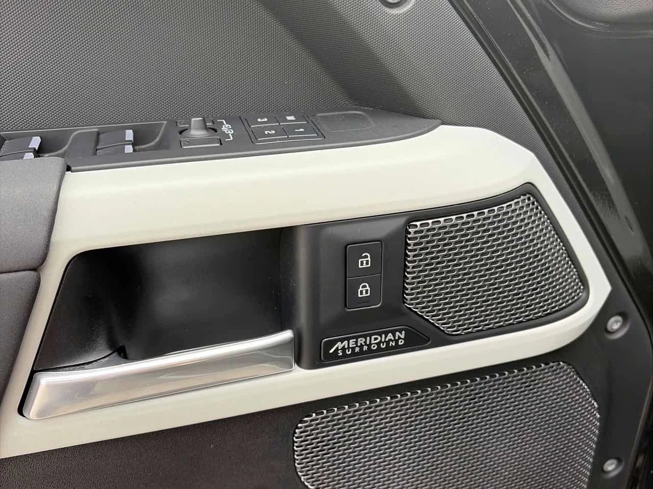 Land Rover Defender * SE * ���������� ��� ������������ ������*  | Mobile.bg � ����������� 12
