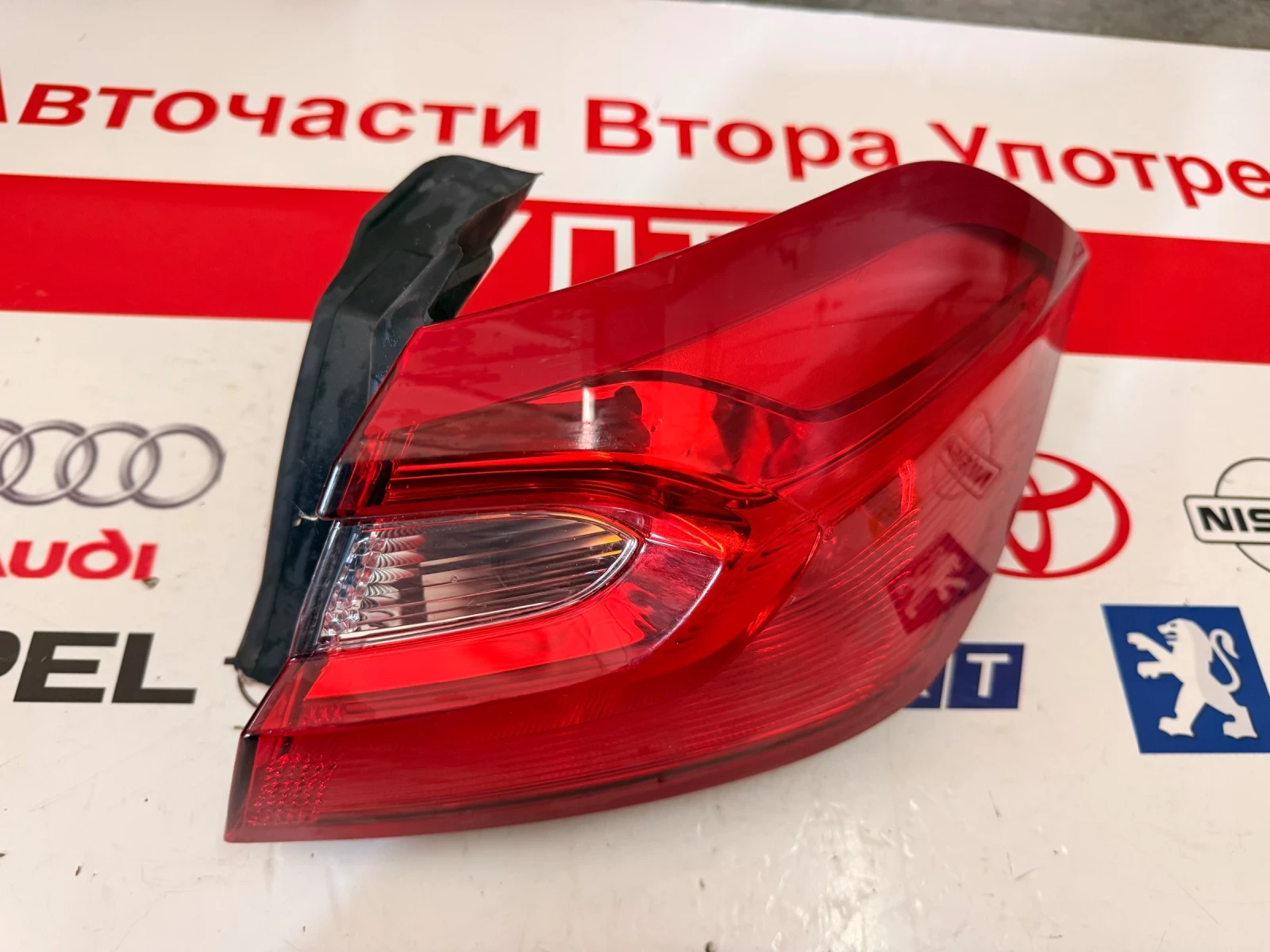 H1BB13404AJ Десен стоп   Ford FIESTA 2021   H1BB-13404-AJ LED