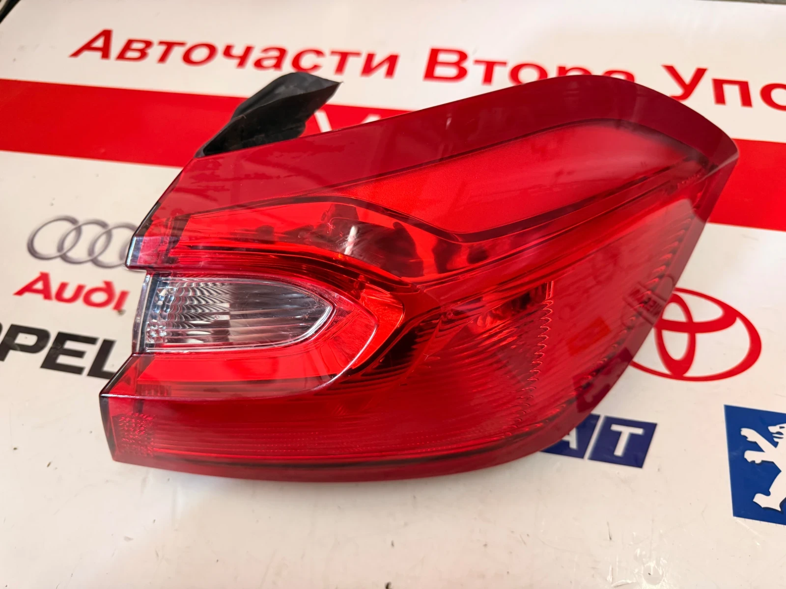 H1BB13404AJ Десен стоп   Ford FIESTA 2021   H1BB-13404-AJ LED, снимка 2 - Части - 55299900