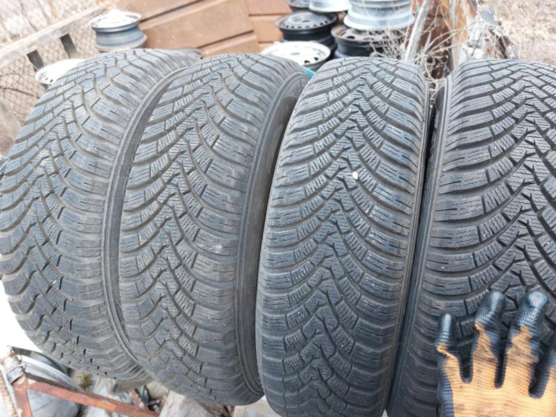 Гуми Зимни 175/70R14, снимка 1 - Гуми и джанти - 36663648