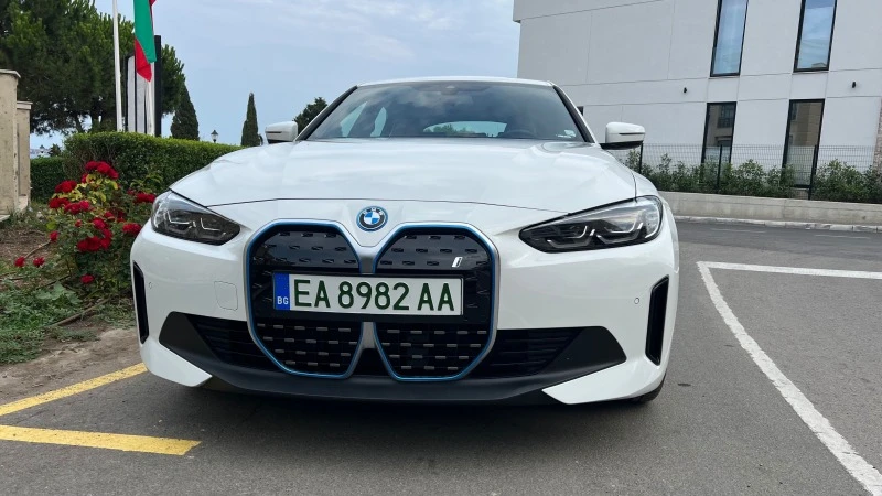 BMW i4 eDrive , снимка 4 - Автомобили и джипове - 47275129