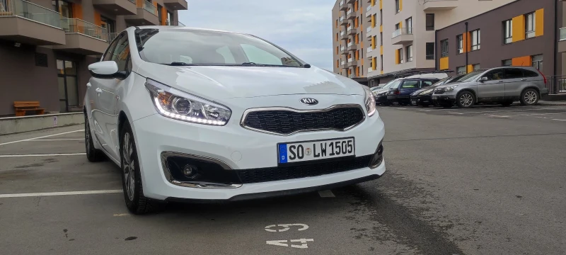 Kia Ceed 1.4 MPI , снимка 8 - Автомобили и джипове - 48636028