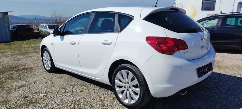 Opel Astra 1.4T-140к.с, снимка 8 - Автомобили и джипове - 49437223