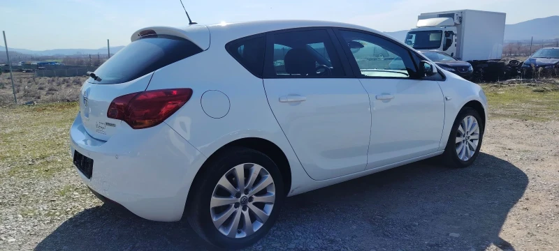 Opel Astra 1.4T-140к.с, снимка 6 - Автомобили и джипове - 49437223