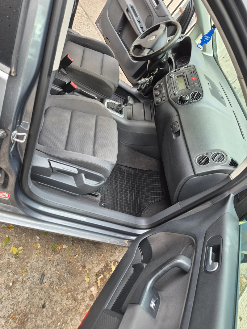 VW Golf Plus 1.6 FSI АВТОМАТИК!, снимка 14 - Автомобили и джипове - 52343115