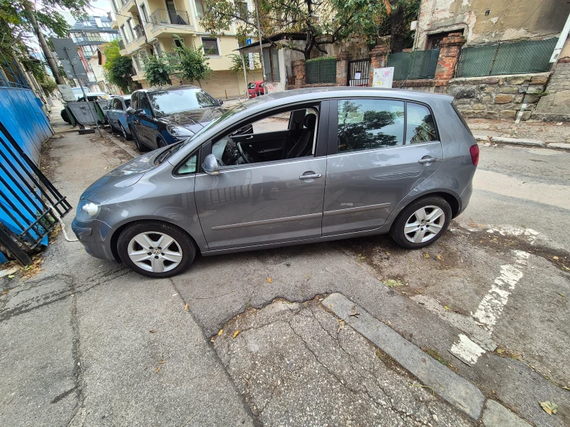 VW Golf Plus 1.6 FSI АВТОМАТИК!, снимка 5 - Автомобили и джипове - 52343115
