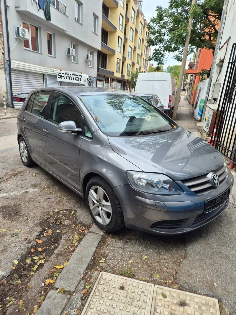 VW Golf Plus 1.6 FSI АВТОМАТИК!, снимка 2 - Автомобили и джипове - 52343115
