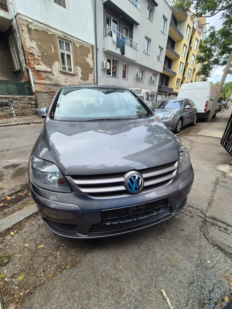 VW Golf Plus 1.6 FSI АВТОМАТИК!, снимка 3 - Автомобили и джипове - 52343115