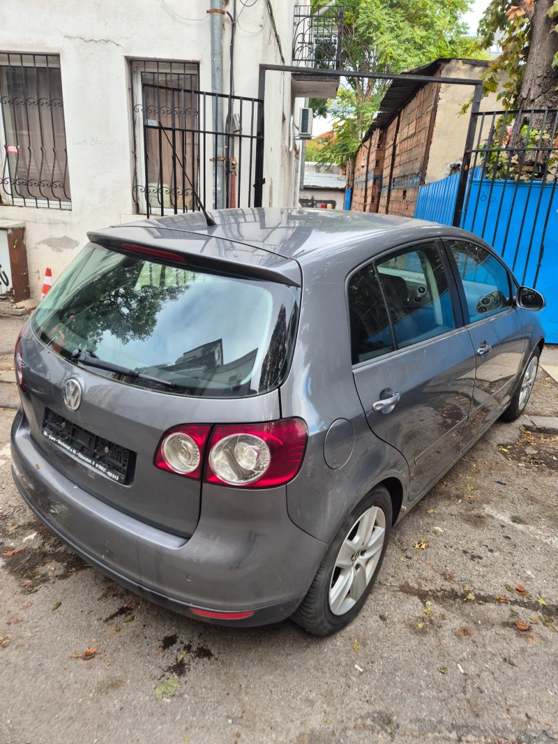 VW Golf Plus 1.6 FSI АВТОМАТИК!, снимка 7 - Автомобили и джипове - 52343115