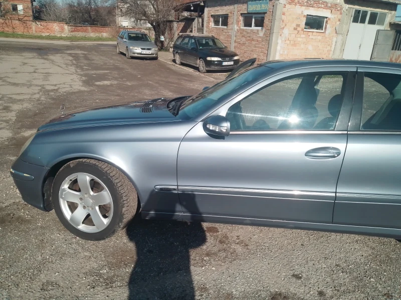 Mercedes-Benz E 270, снимка 8 - Автомобили и джипове - 53259799