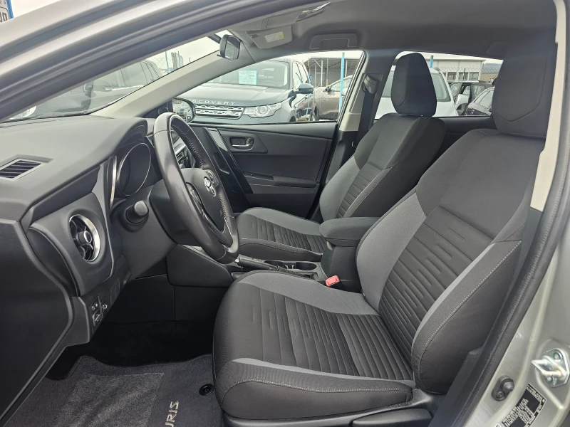 Toyota Auris 1.8 HIBRID , снимка 9 - Автомобили и джипове - 53380128
