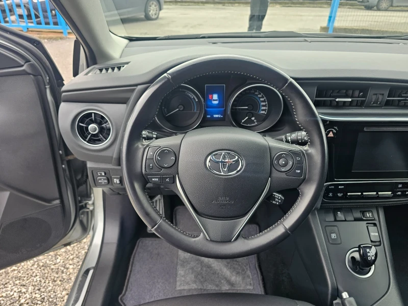 Toyota Auris 1.8 HIBRID , снимка 10 - Автомобили и джипове - 53380128